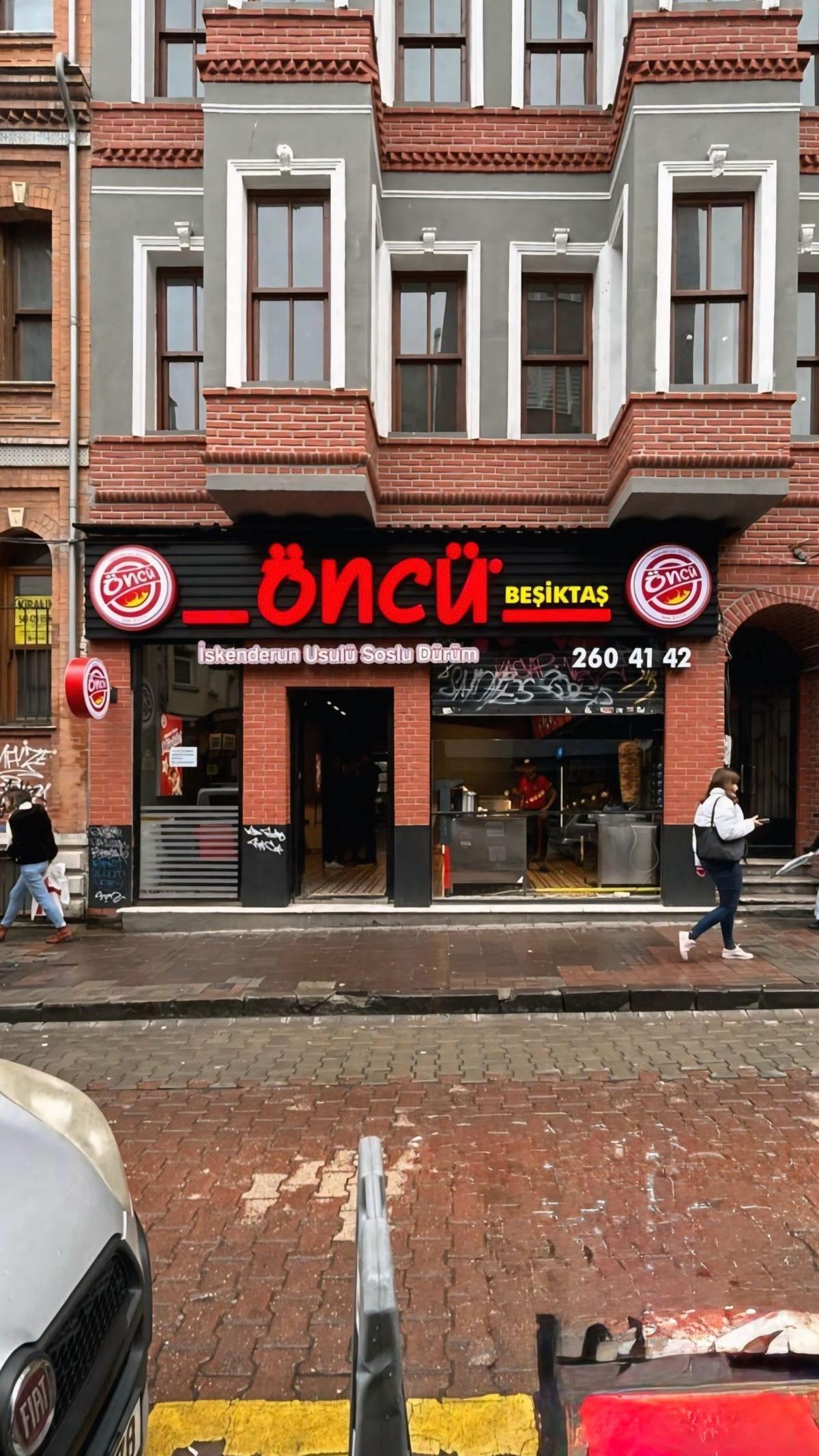 Beşiktaş Öncü Döner şubesinin cephesi ve girişi